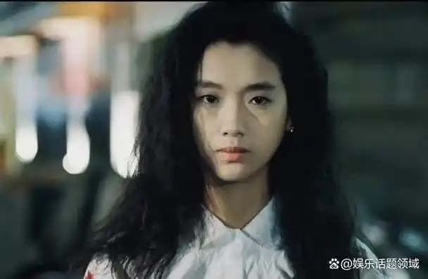 再次翻看吴倩莲与刘德华主演的《天若有情》电影,剧中的吴倩莲以前就