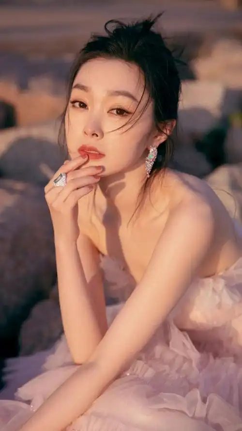 海边宋轶性感粉色纱裙温柔神仙的背景图-明星壁纸 - 壁纸之家