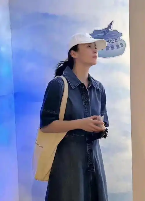 蒋勤勤素颜携老公儿子露面陈建斌变瘦显精神俩儿子壮硕都像爸