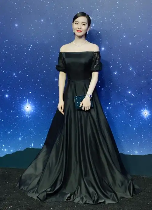 刘诗诗出席品牌活动 首演现代动作戏压力大