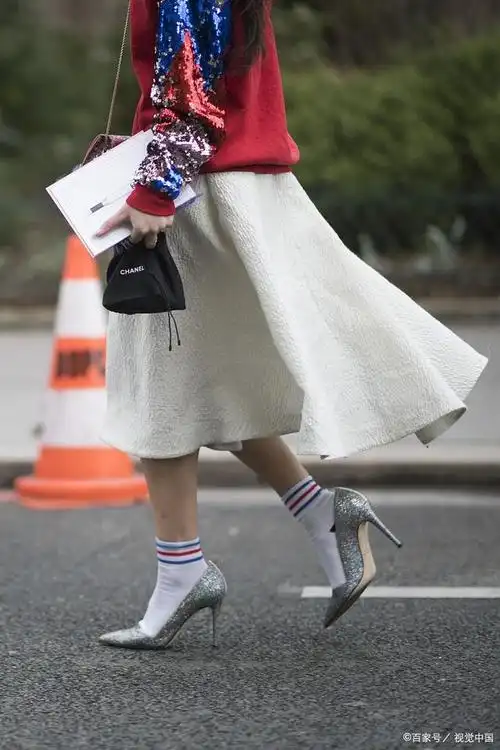 高跟鞋怎么搭配袜子,也是一门学问,那么如何正确搭配呢?