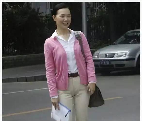 军中花仙子吕薇年过50还未婚育背后的故事令人心酸