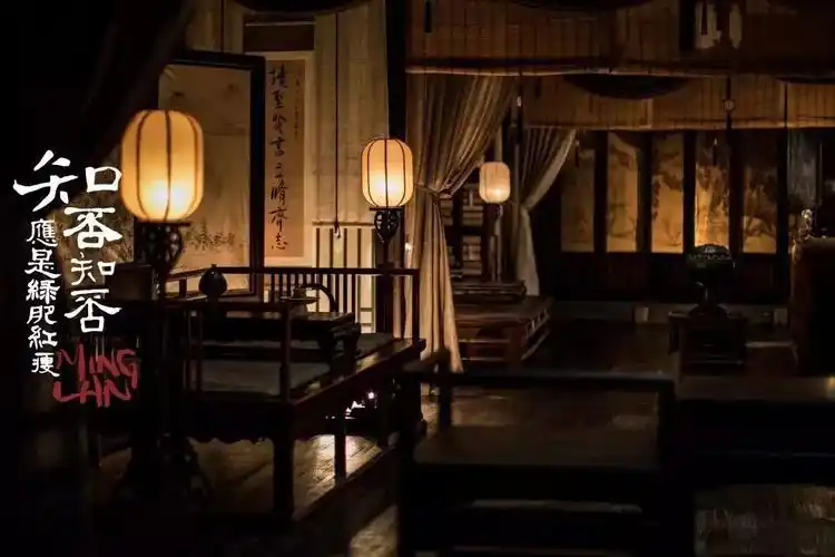 回顾去年热播的古装剧《知否知否,应是绿肥红瘦》,剧中大量的宋式家具