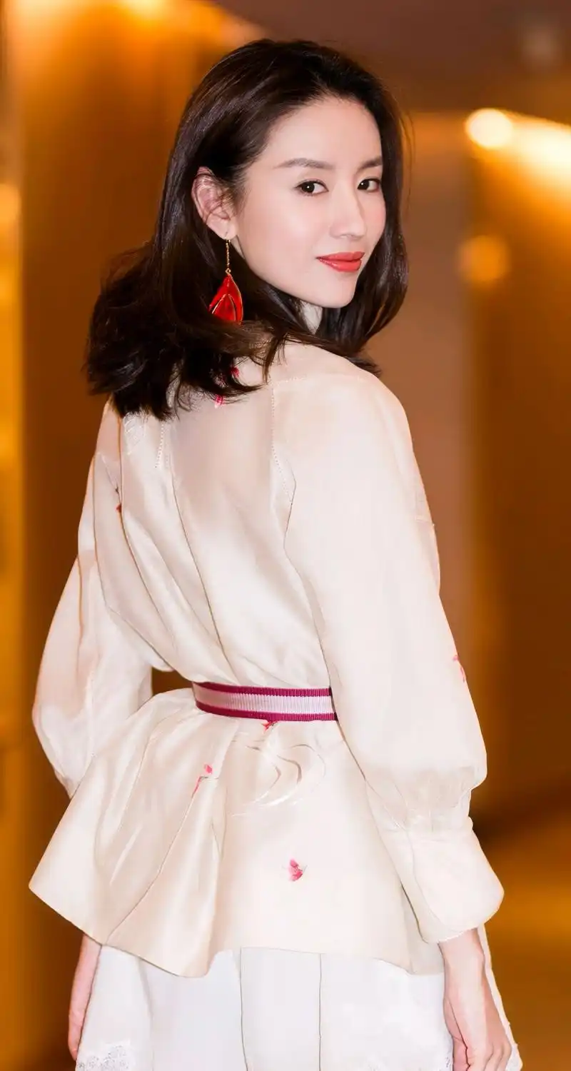 女神董洁高清写真图集,知性优雅,尽显迷人风姿