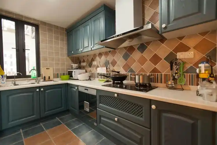 公寓欧式厨房装修实景图片欣赏-54平米公寓北欧简约橱柜颜色装修效果