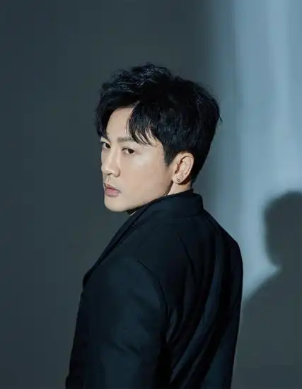 苏有朋天赐的声音化身都市吟唱者