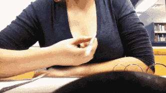 最新网络挑战:胸部射笔 太低俗了 - 挑战,低俗,最新 - 酷族网软