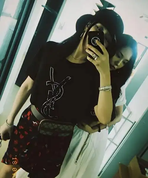 孟佳王霏霏10年前vs现在合照