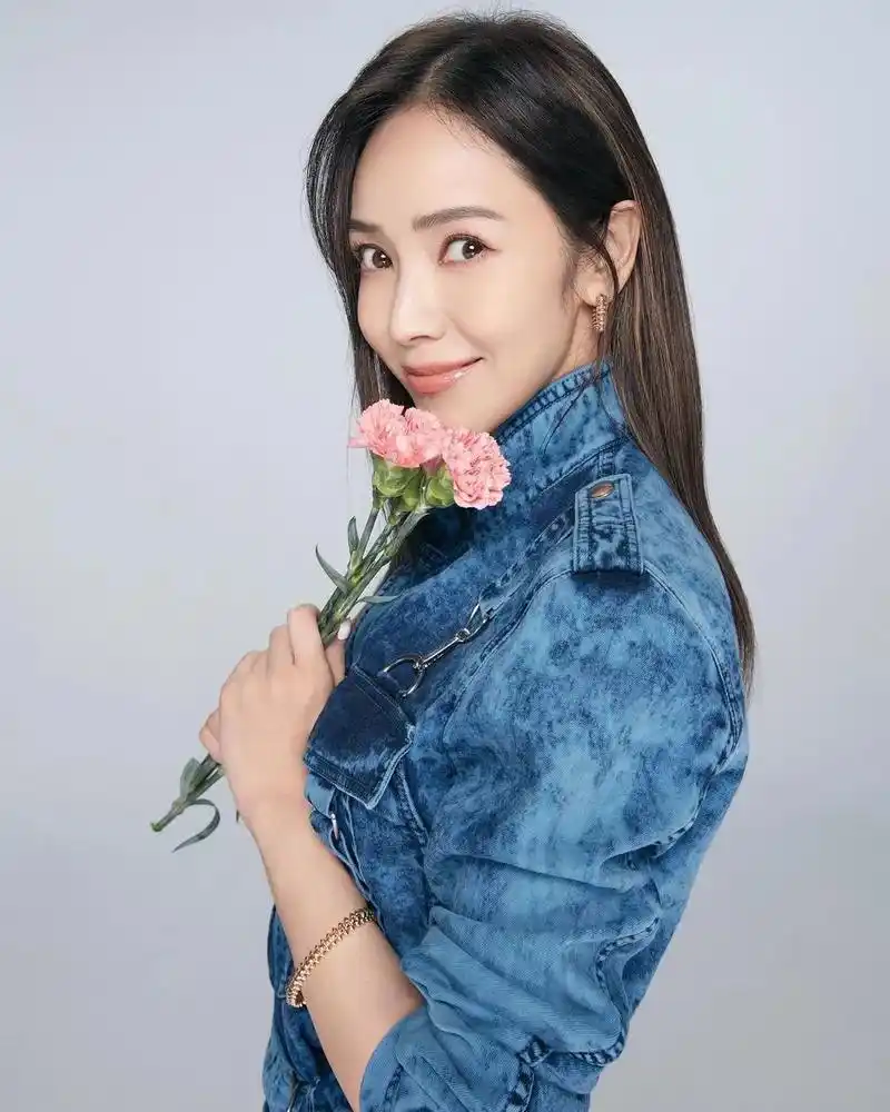 综艺中侯佩岑夫妻的相处方式谜之窒息真相可能是一场扭曲的代际传递