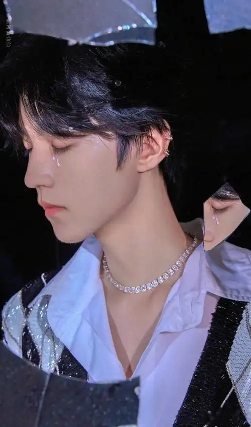 王俊凯撩人壁纸大半夜能把自己帅醒的少年