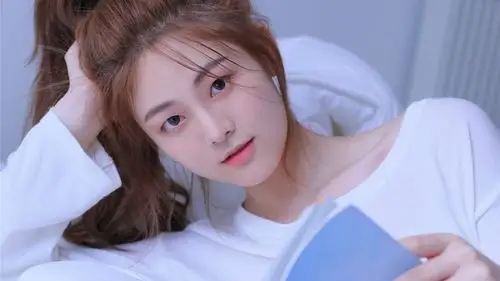 单眼皮美女性感写真高清桌面壁纸