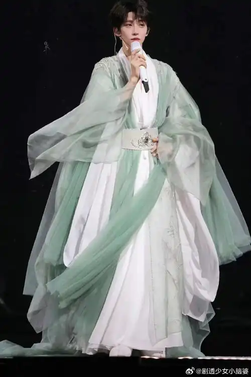 刘宇真的好适合古风,一穿上这个汉服就有那种感觉了,谁能不爱长珩仙君