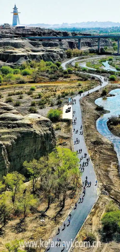 白杨河大峡谷景区开门迎客