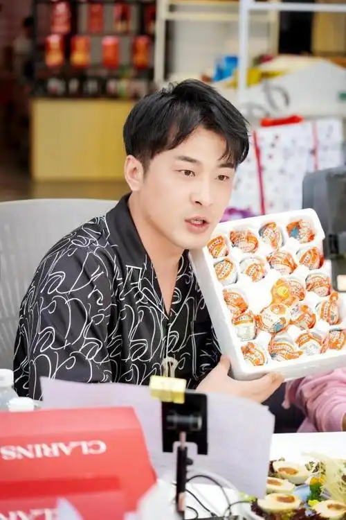 辛巴辛有志坚持公益助学给孩子带去不一样的发展机会