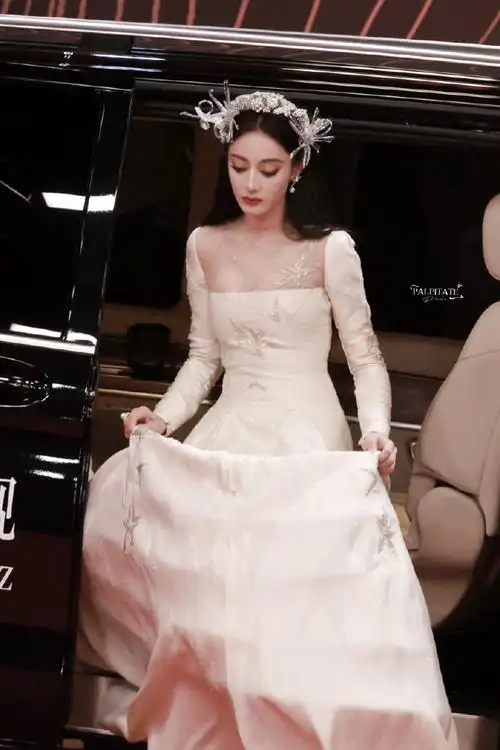 17澳门星光大赏汇总】工作室嘉行迪丽热巴工作室嘉行迪丽热巴工作室