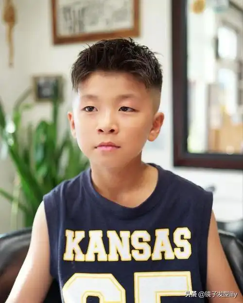 可爱男生发型图片,男孩发型图片(小男孩别剪锅盖头了)