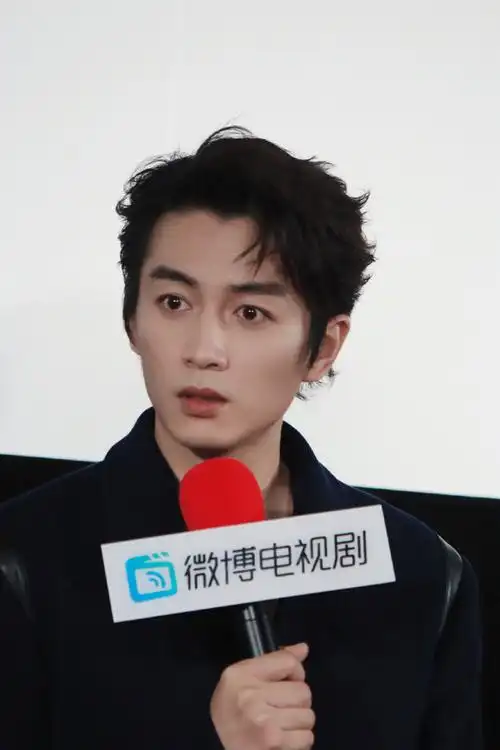 朱劲草这是看到了什么吗@陈晓    #微博追剧团##今日星拍放送