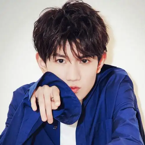 王源侧颜头像源源女友请抱走