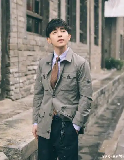 邓伦晒出自己的豪宅,全屋装修氛围很温馨,一看就是暖男设计了