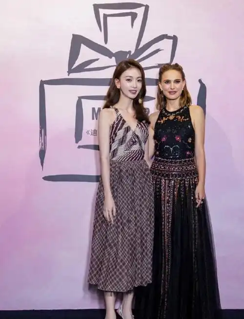 "姐妹脸"杨颖和吴谨言出席酒会,美的不分上下,同框影后也不输