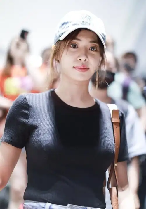 蔡依林内衣轮廓显形秀坚挺美胸 玉背全裸露蕾丝内衣很惹火