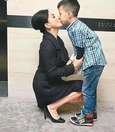 为了表达自己对干儿子的喜爱,刘嘉玲