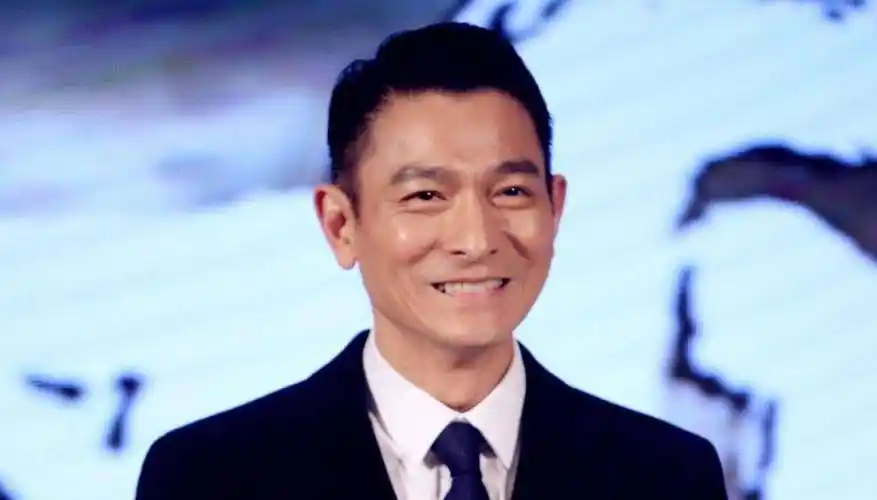 年近60岁的刘德华还能保持这样的身材和颜值,原因揭晓,就是……吃素!