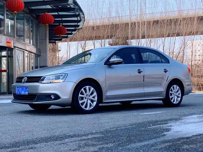 新速腾分为1.6l,1.4t和1.8t三个排量但现在1.8t基本上已经不生产了1.