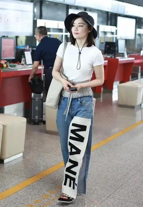 白t恤怎么穿才好看?跟着女明星一起学穿搭