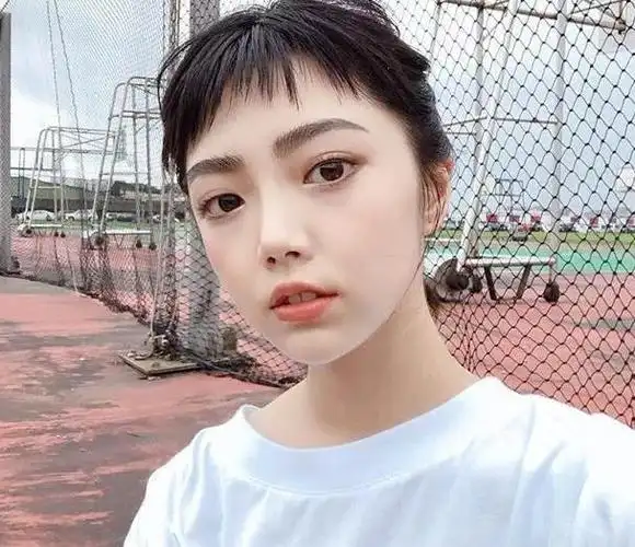 2019超火的"八大网红刘海",你剪了哪一款?_网易订阅