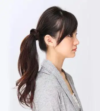 step7 第七步:最后将 斜刘海梳理整齐,这款可爱灵动的女学生侧马尾辫