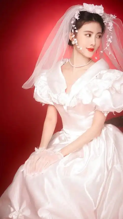 曹斐然替红玲穿一次婚纱