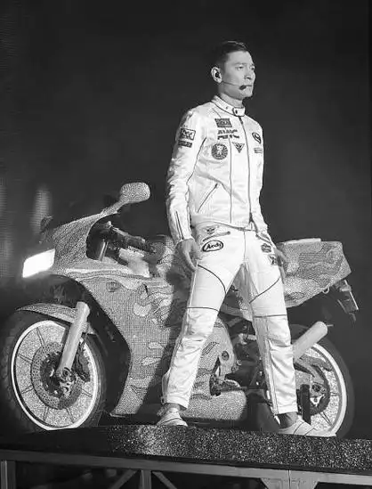 著名导演痛批成龙刘德华一个就喜欢忽悠人一个沦为票房毒药