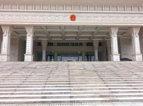 大楼挂有宜春六大机关的招牌