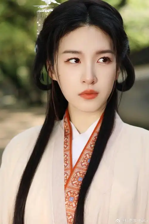 杜雨宸超话  摄影:@石尚造型  妆造:@邻家小弟li