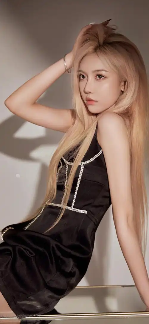 美艳金发网红超仙气少女心图片-美女壁纸 - 壁纸之家