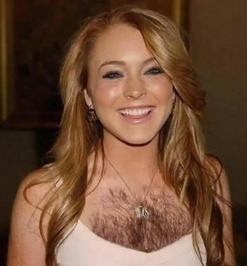 当下我都愣住了,我一直知道男人有胸毛,第一次见女人也长胸毛的.