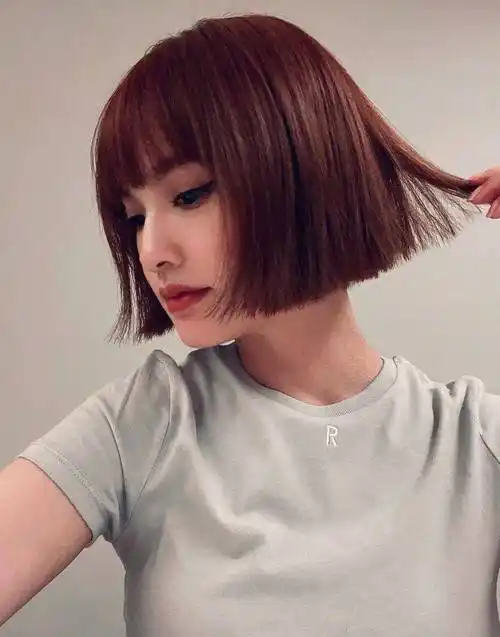 "一刀切",高级又减龄,难怪倪妮都上头了_齐刘海_短发_脸型