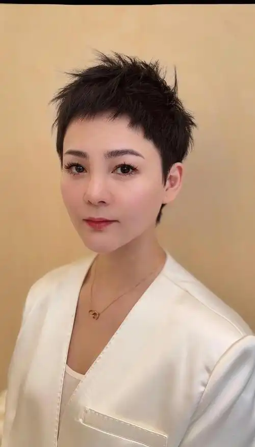 时尚短发与长发大赏:探索多样发型风格,打造独特魅力