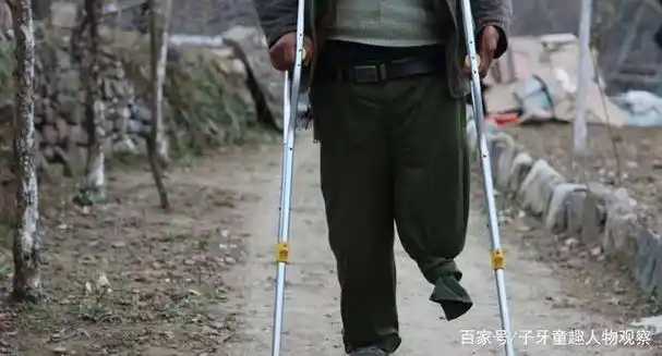 独腿少年高艳能,7岁双腿截肢,中考拒绝免考,拄双拐跑1000米!
