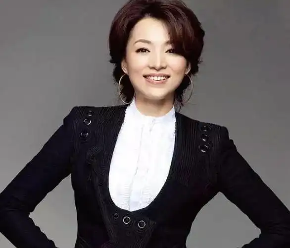 董卿怎么成为央视主持人的?