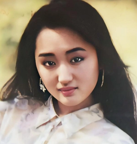 少女时期的杨钰莹长啥样?一组罕见视频截图,见证玉女神仙童颜