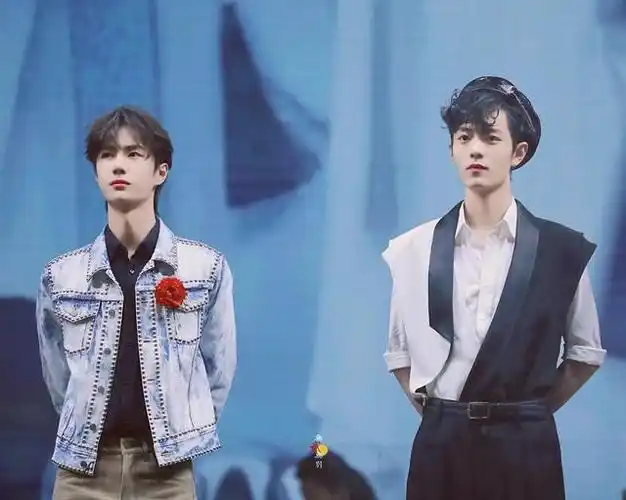 原创肖战王一博南京演唱会造型温润小王子和酷盖小王子永远好朋友