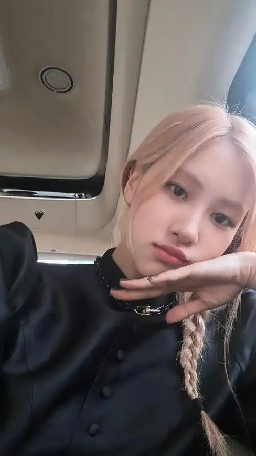 据韩媒报道,blackpink成员朴彩英可能会与the black label签约,引起了