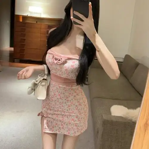 性感辣妹抹胸打底裙女纯欲粉色拼接裹胸包臀裙秋冬气质紧身连衣裙