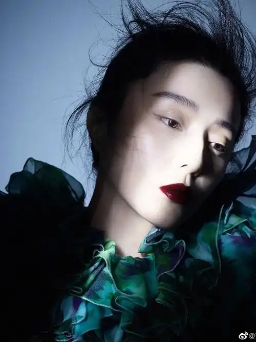 说到范冰冰这个演员,相信肯定有很多小伙伴都非常熟悉,绅士记得小的