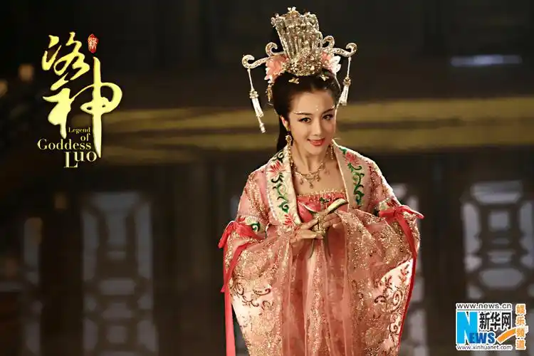 李依晓 饰 甄宓