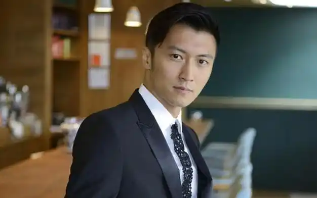 谢霆锋伦敦大片曝光,青春帅气引关注,人到中年风采依旧