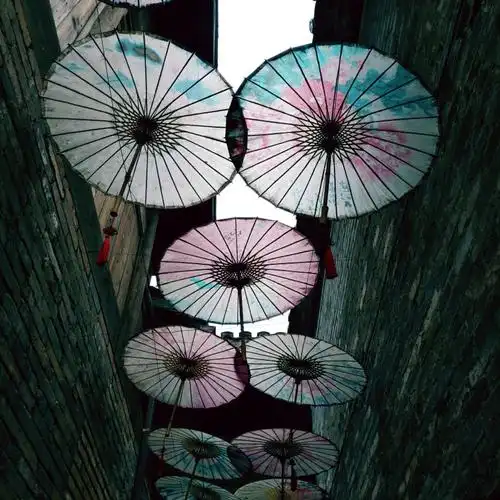 古镇,油纸伞.(2016.9.6 赣州)