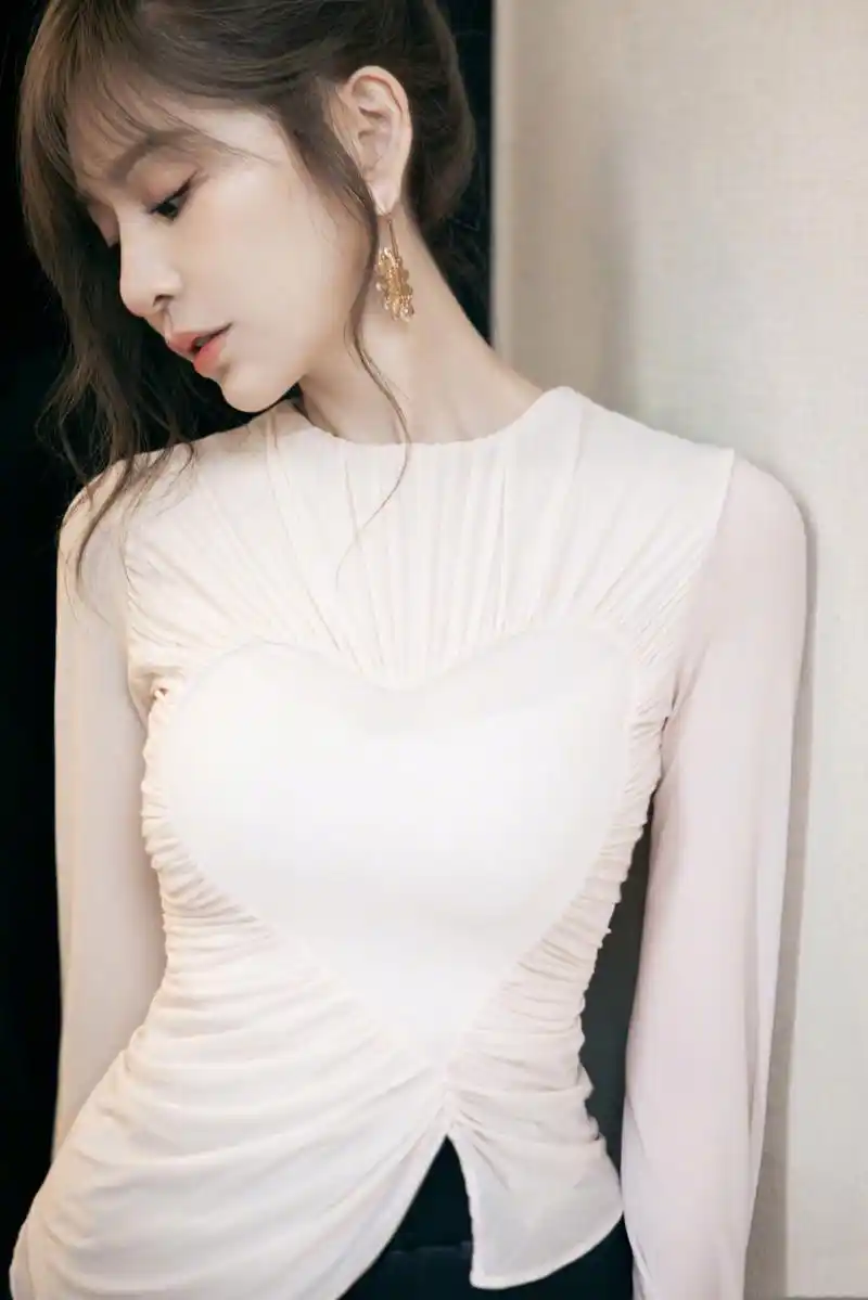 王心凌私房写真照曝光,太美了,岁月似乎并没有在她脸上留下任何痕迹